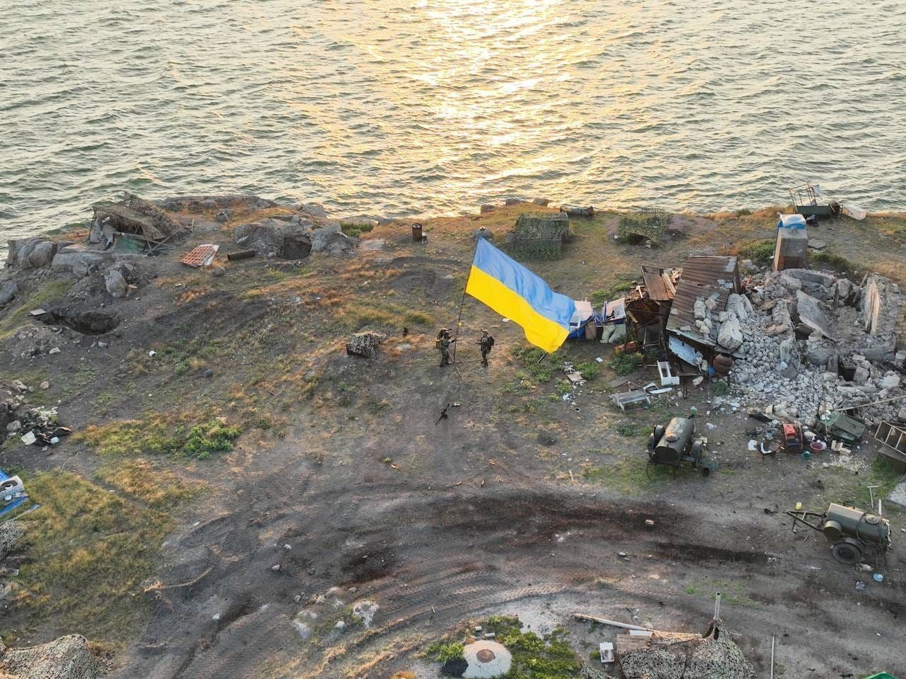 Украинские военные показали уникальные кадры освобождения острова Змеиный
