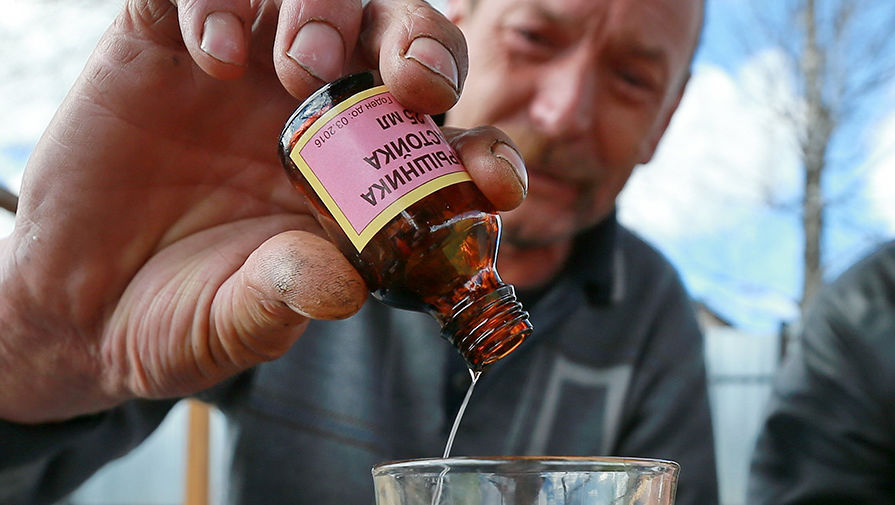 Больше никто не отравится: в России придумали, как отучить сограждан принимать внутрь спиртосодержащие аптечные настойки
