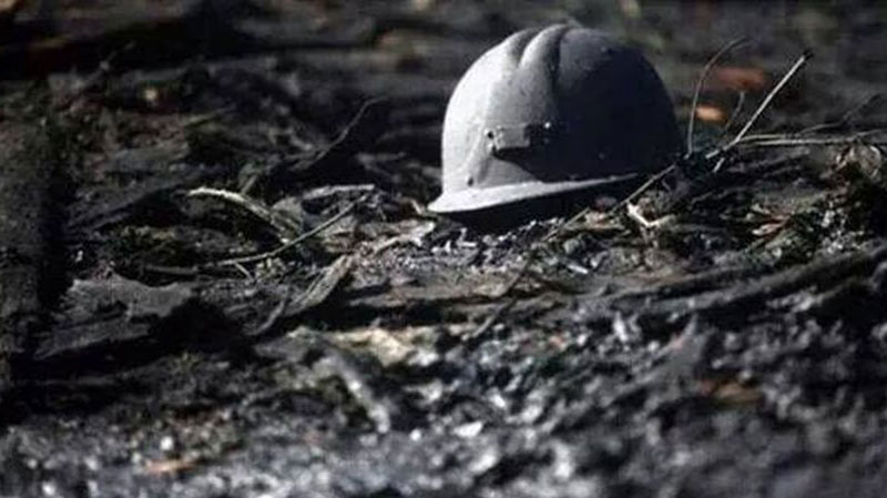 На шахте "Малоивановская" в "ЛНР" из-под завалов достали пятого погибшего. Поиски еще четверых шахтеров продолжаются