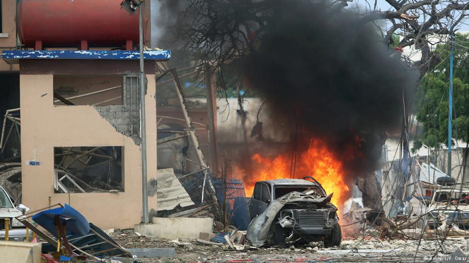 Нападение террористов на отель с иностранцами в Могадишо: 7 человек погибло, около 10 получили ранения
