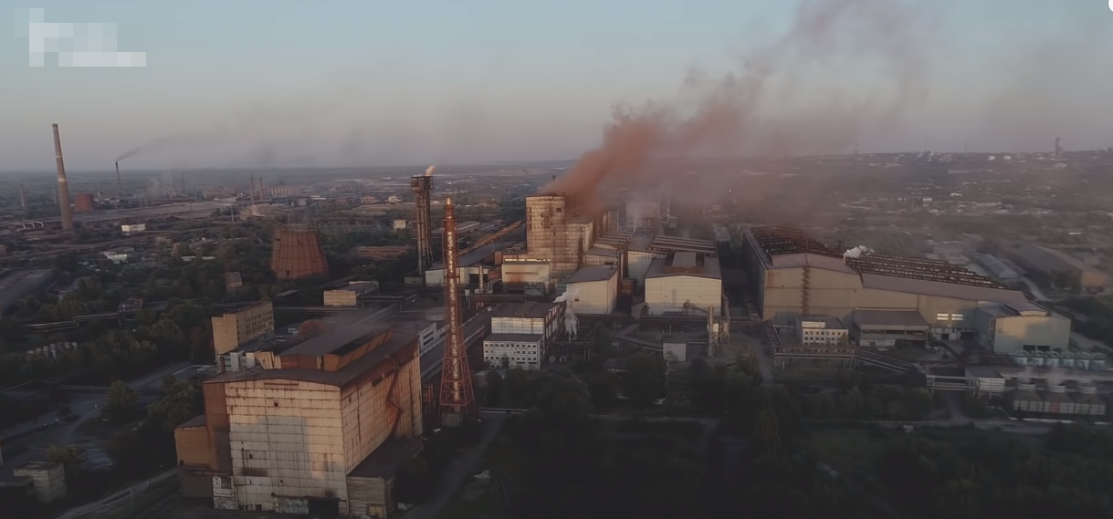 СМИ показали, как заводы Ахметова отравляют жителей Каменского: кадры