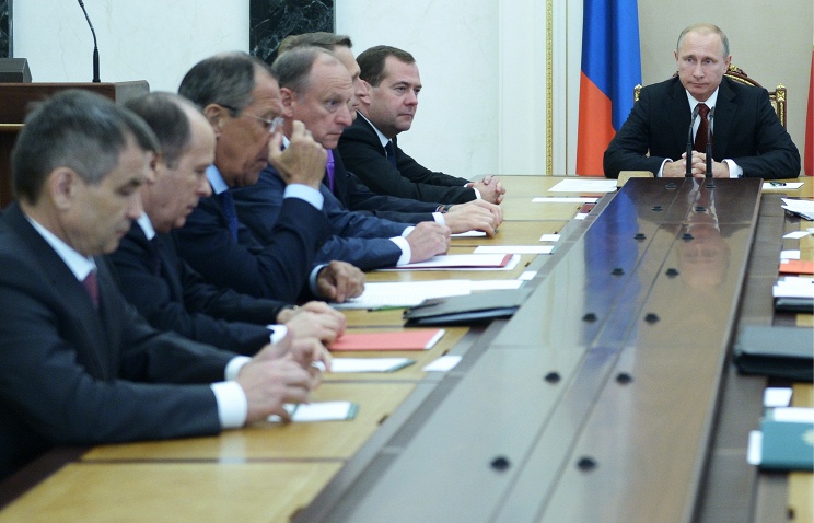 ​Владимир Путин и члены Совбеза обсудили выполнение плана по урегулированию кризиса в Украине