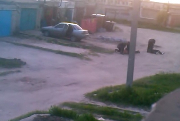 В сети появилось видео, где харьковские милиционеры жестоко избивают людей