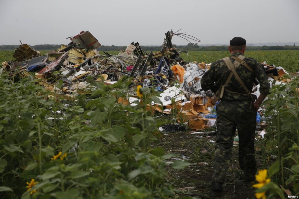 За обломками Боинга-777 в Донецк прибыла группа голландских экспертов