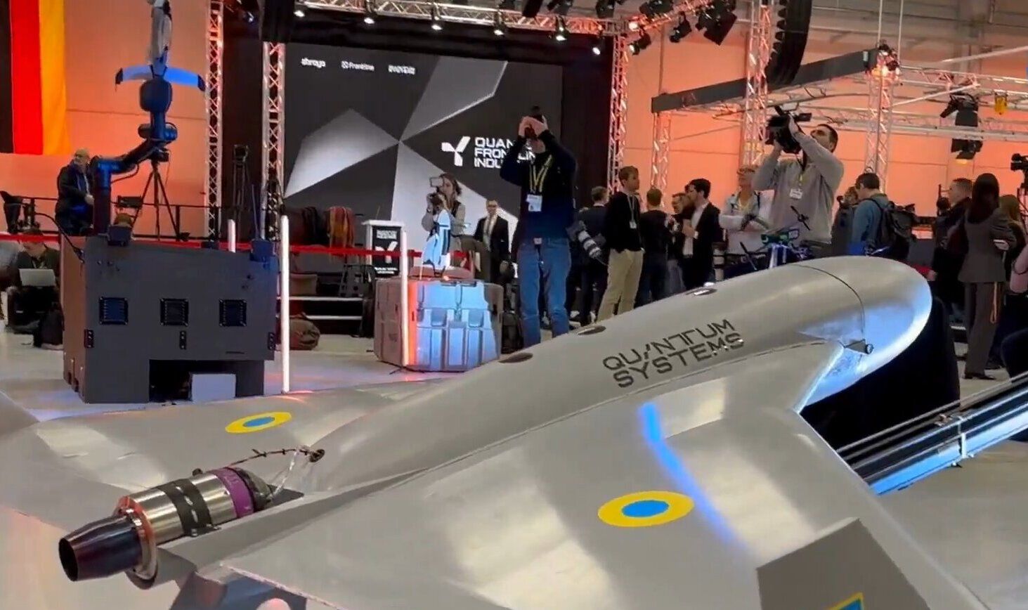 Зеленскому показали новый реактивный дрон для ВСУ, разработанный в Германии