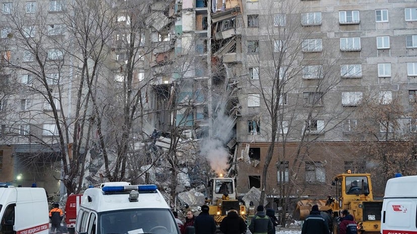 Взрыв в Магнитогорске: в Сети показали, как хоронили целую семью с младенцем - видео