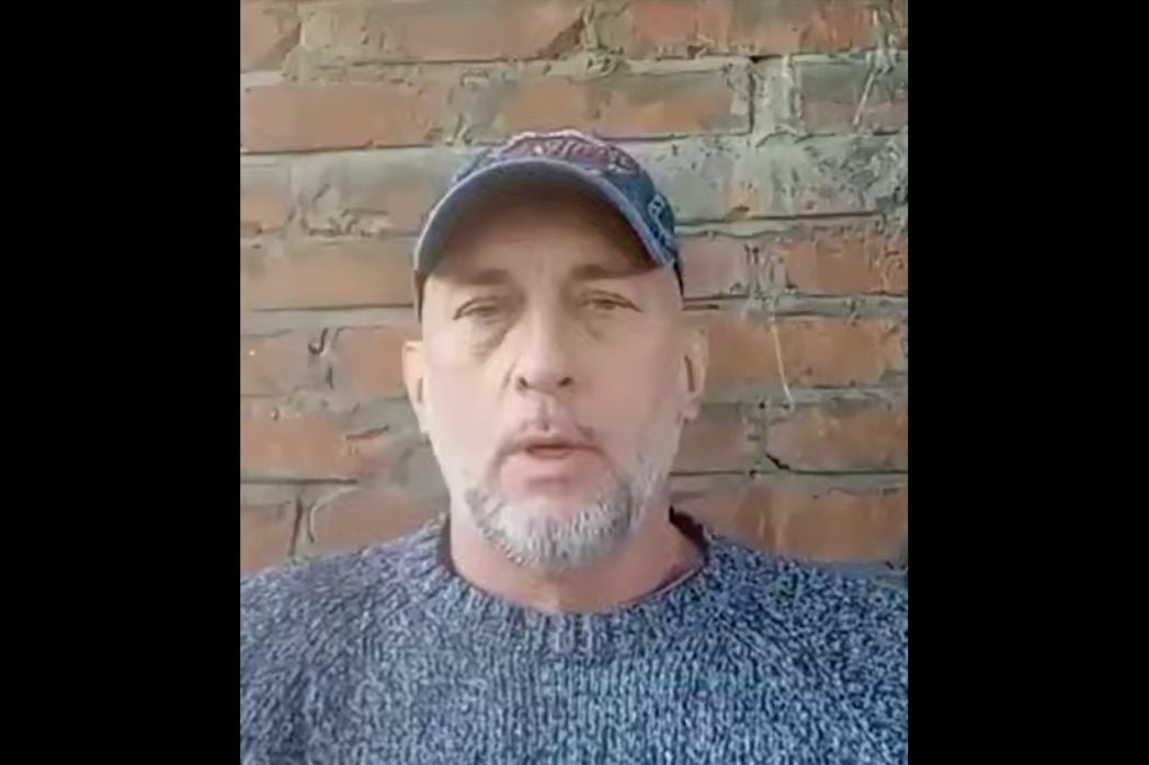 ​"Положили несколько составов полка возле трех сараев", – отец "мобика" недоволен тактикой ВС РФ