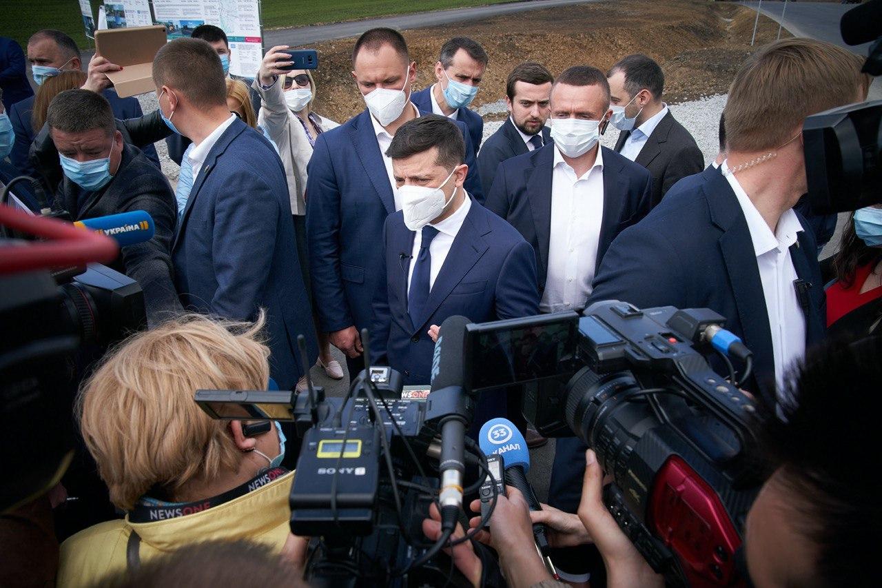Штраф для Зеленского за нарушение карантина в Хмельницком: президент ответил, что готов сделать