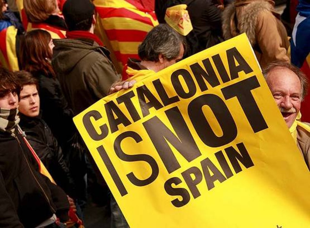С сепаратистами не по пути - крупнейшие банки стали уходить из Каталонии после незаконного референдума