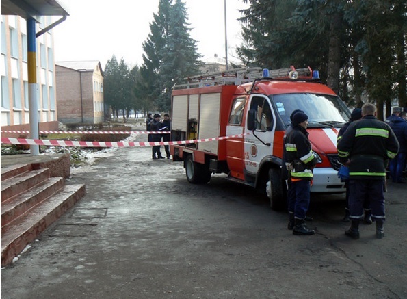 В Хмельницкой области 20 учеников отравились в школе неизвестным веществом