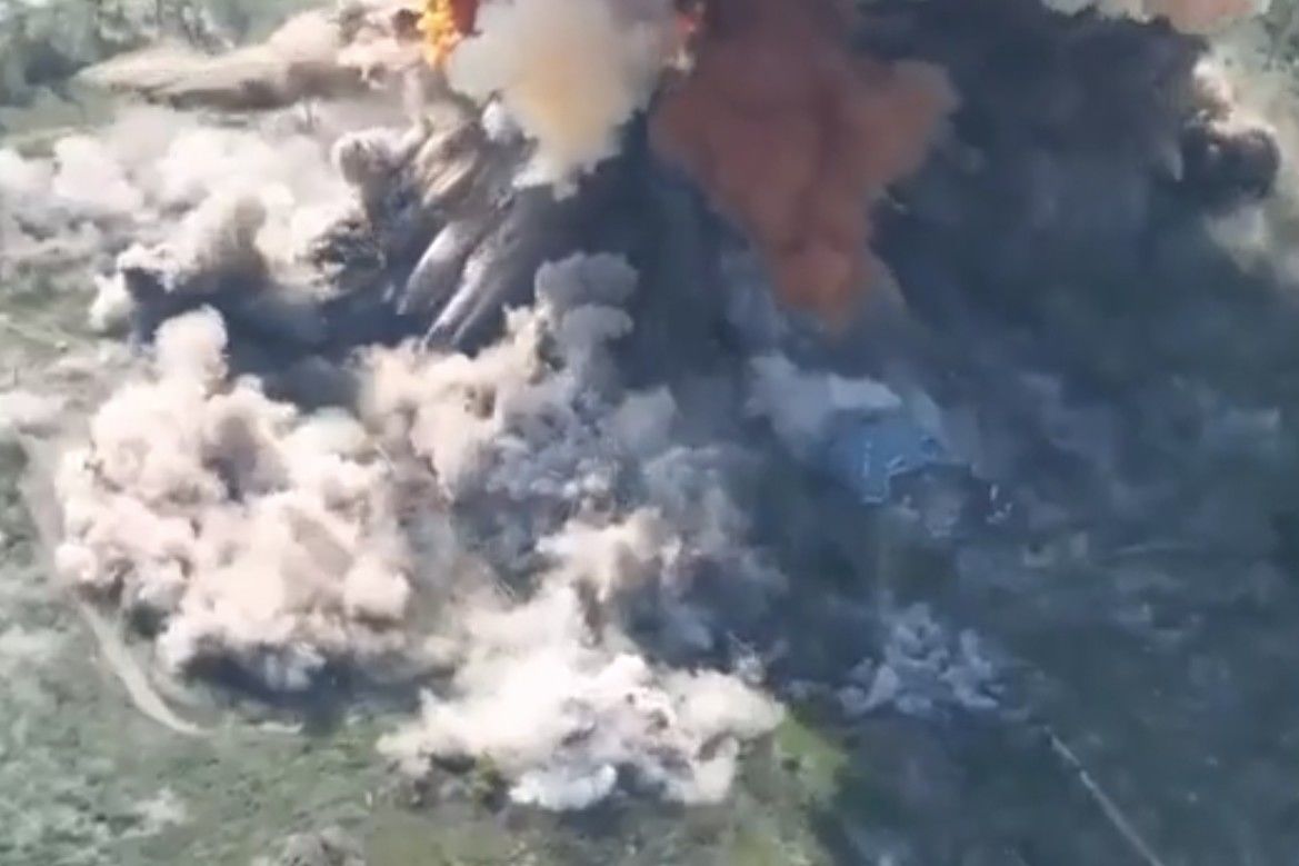 ЗСУ перетворили на згарище великий склад ЗС РФ під Харковом: момент детонації зняв на відео дрон