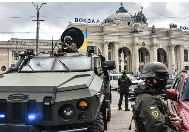 В центре Одессы появились  БТРы с пулеметчиками: в полиции сделали заявление