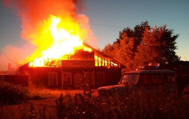 В Закарпатской области сгорела база отдыха - спасатели МЧС тушили пожар больше двух часов