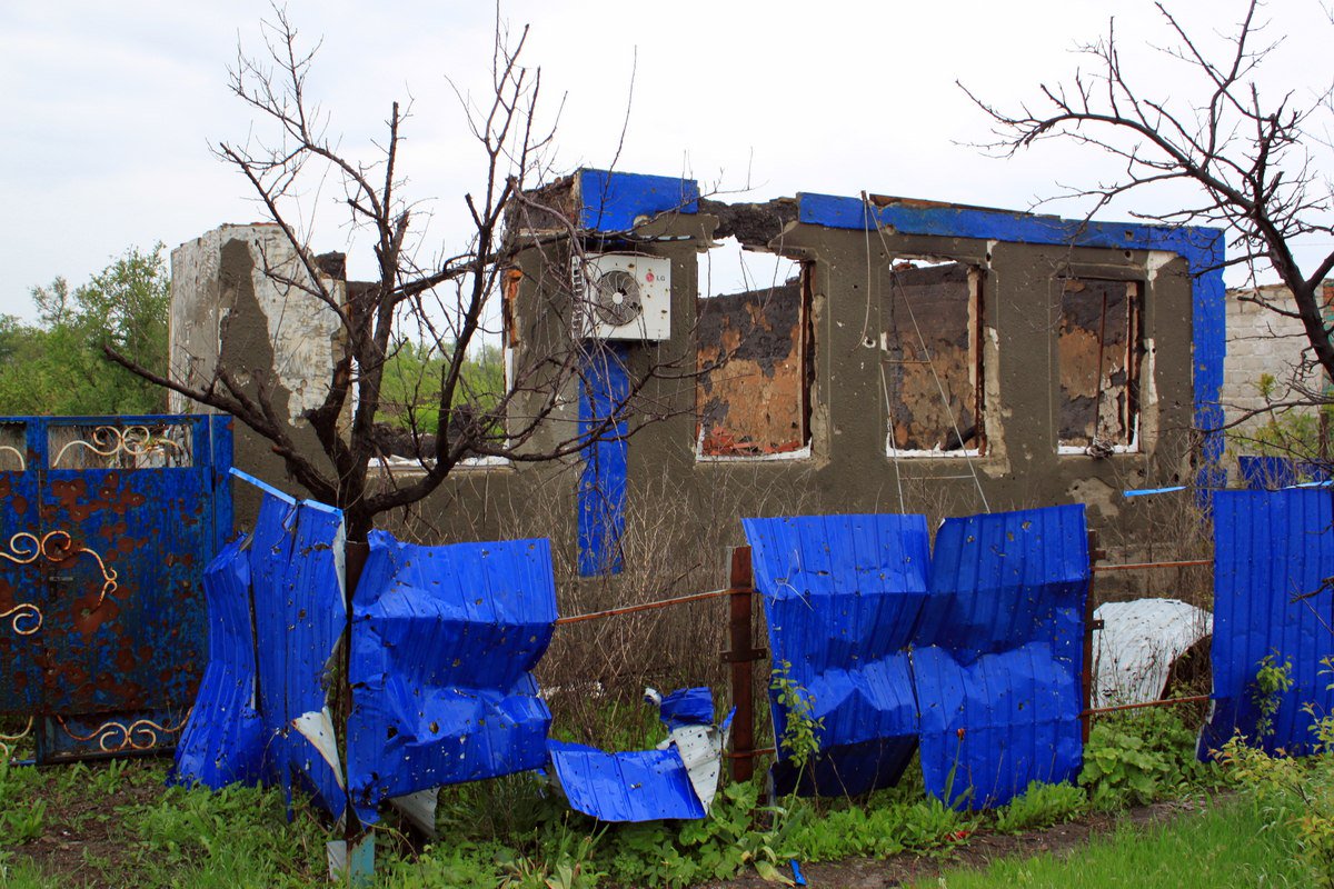 "Даже в голове не укладывается", - блогер показал, как сейчас выглядит поселок на Донбассе, уничтоженный во время боев за Дебальцево, - мрачные кадры