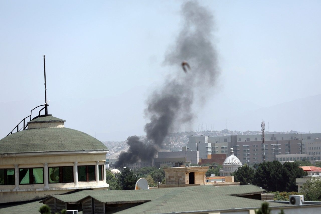 В Кабуле прогремело еще несколько взрывов: число жертв растет, в городе воют сирены