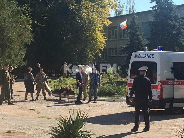 Теракт в Керчи: очевидцы рассказали, что произошло внутри колледжа во время взрывов