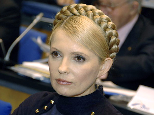 Тимошенко: руководство "Нафтогаза" заказывало в Новый Год "снегурочек" за миллионы долларов