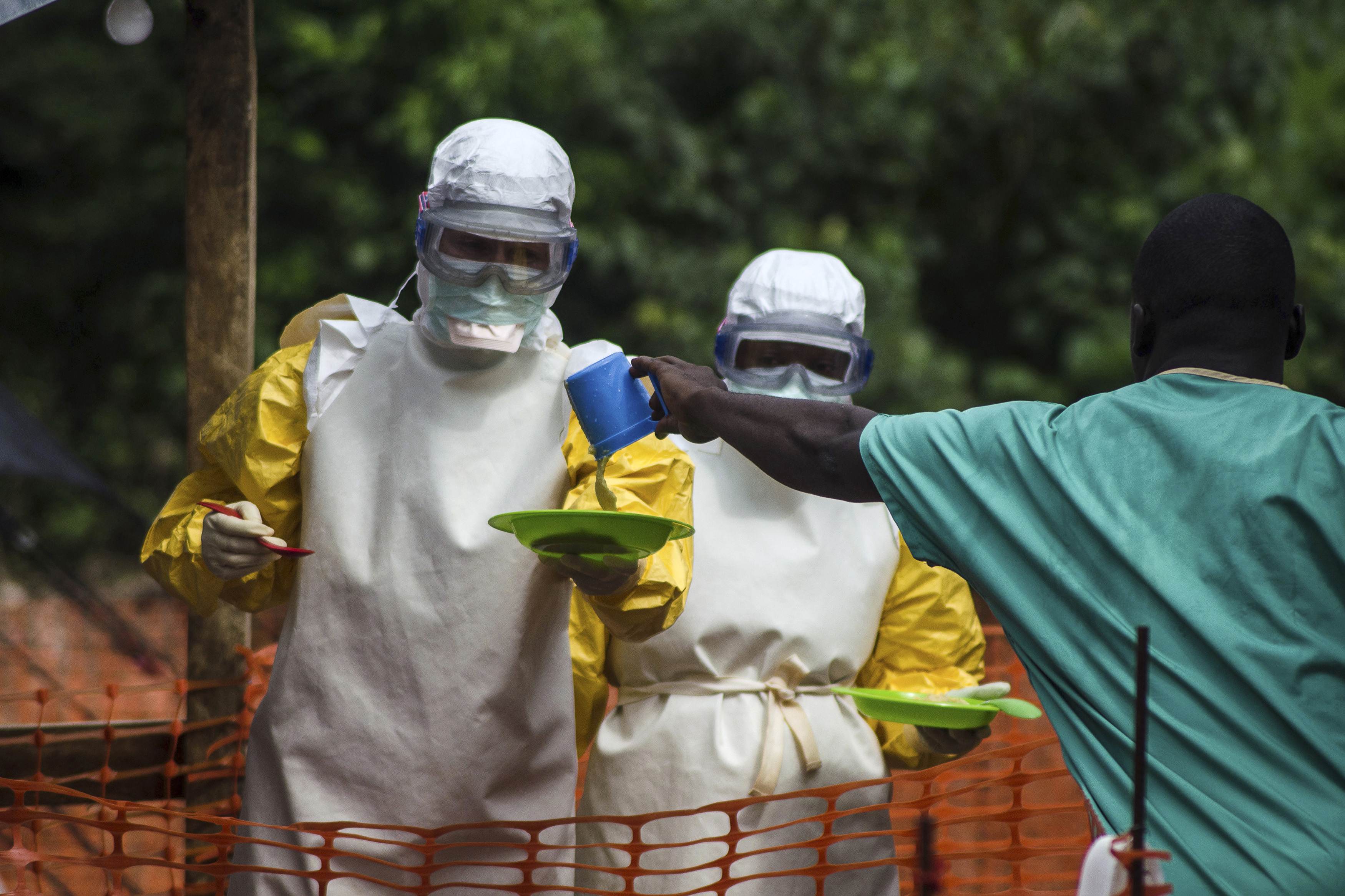 Деревня в Сьерра-Леоне под карантином после подтверждения смерти женщины от вируса Эбола  