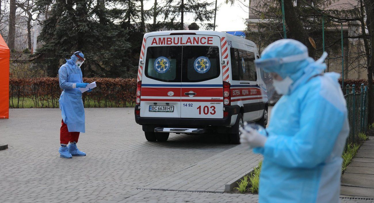 Два максимума за все время эпидемии: в Украине свыше 22 тыс. случаев COVID за сутки и более полутысячи смертей