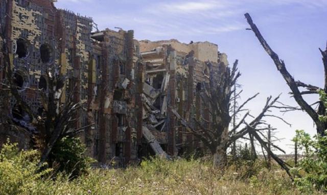 От металла освободили точно: новые фото разрушенного аэропорта оккупированного Донецка "взорвали" Сеть - кадры