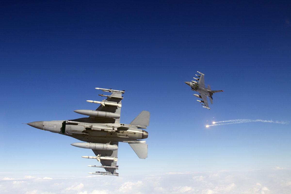 Демократы давят на Байдена с целью ускорить отправку Украине F-16 — СМИ