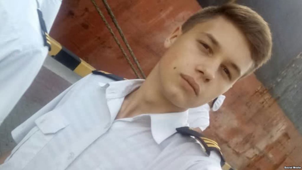 "Мы полны силы духа и надежды" , - самый молодой пленный украинский моряк написал сильное письмо землякам