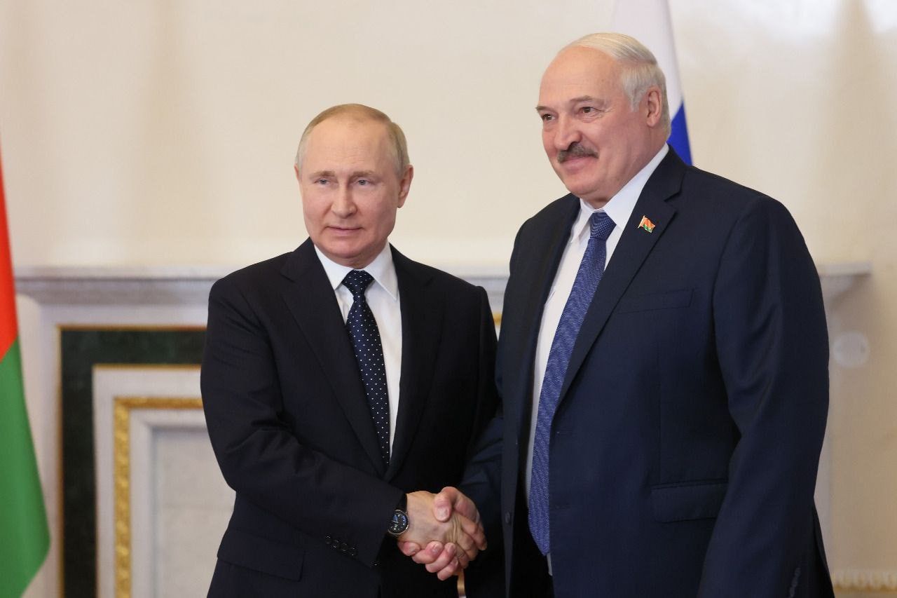 ​Лукашенко решил переметнуться на сторону победителя, он введет войска не в Украину, а в РФ, – историк