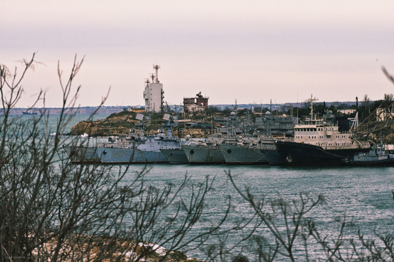 Заграждения, катера и даже дельфины: армия Путина наращивает оборону Крыма после "бавовны"