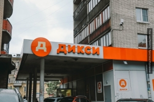 В Москве влетевший в магазин преступник взял людей в заложники: одной из жертв требуется срочная помощь