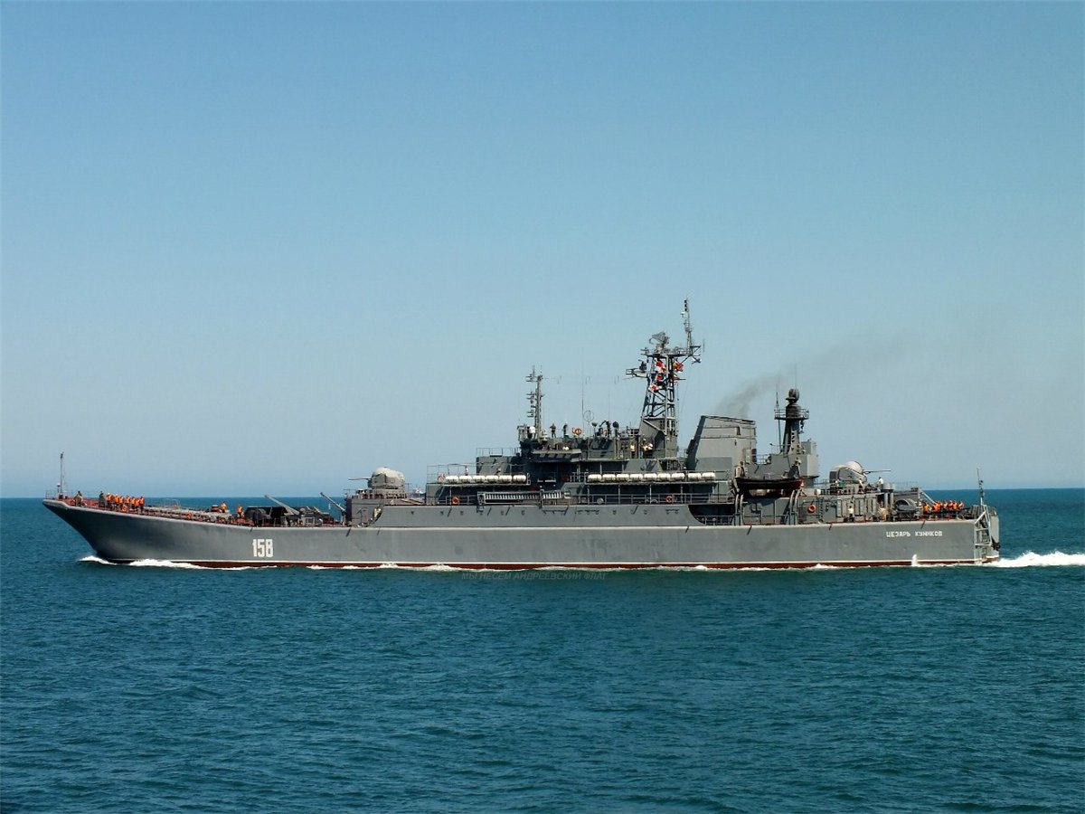 Присутствие Кремля усиливается: в Сирию идут сразу два российских десантных корабля
