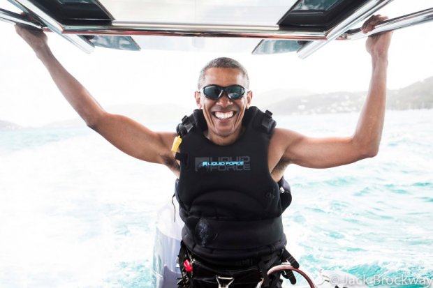 В Сети появились видео и снимки того, как Обама релаксирует после напряженной "декады" в Белом доме