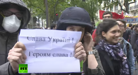 "Слава Украине! Героям Слава!": во Франции украинские патриоты сорвали репортаж российского телеканала Russia Today