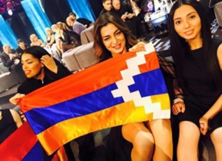 “Нагорный Карабах наш”: представительница Армении оскандалилась на "Евровидении" с флагом непризнанной "НКР"