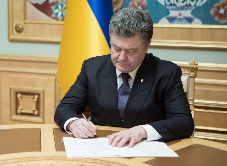 Порошенко наградил погибших участников АТО на Востоке Украины и получивших ранения