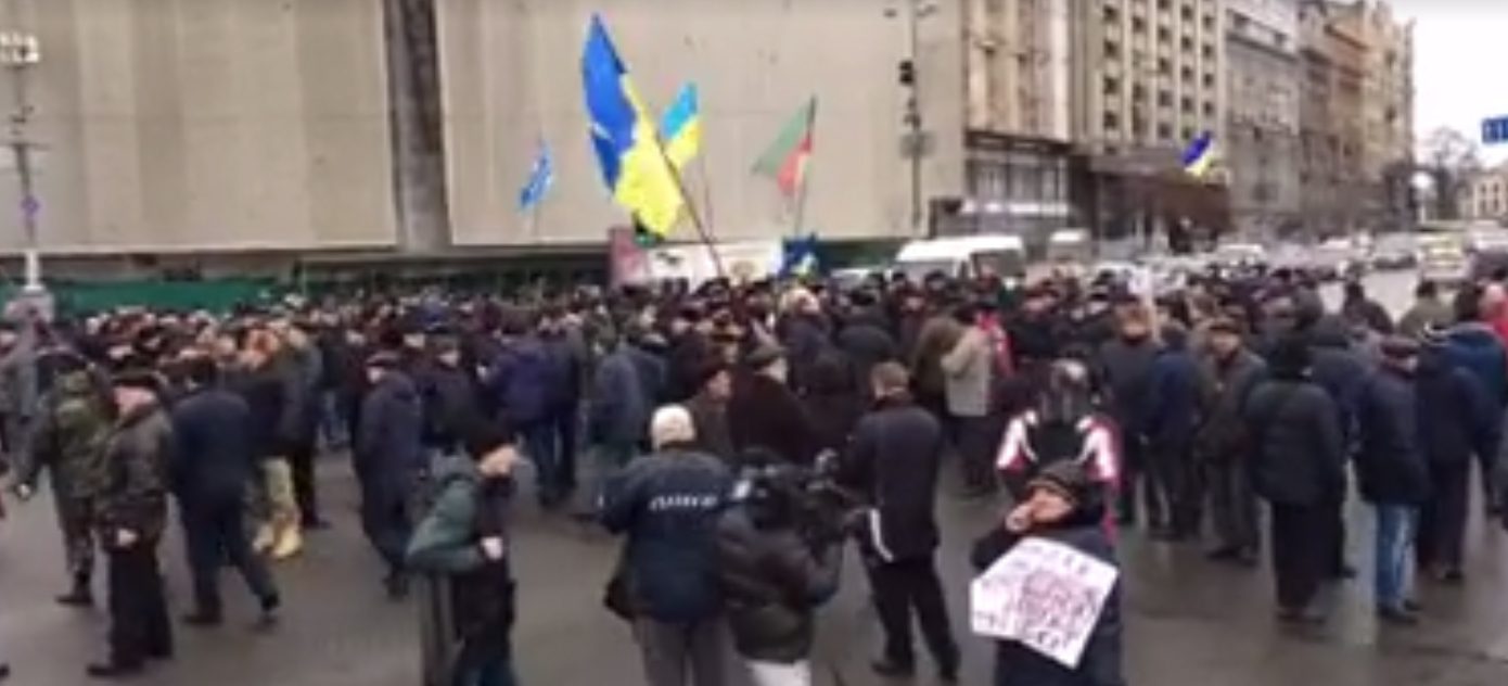 Ветераны МВД остановили движение в центре Киева: экс-милиционеры выдвинули жесткие требования