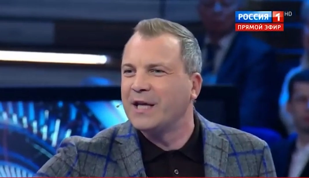 Муж Скабеевой Попов закатил истерику из-за Донбасса, показав в эфире неприличный жест: видео позора
