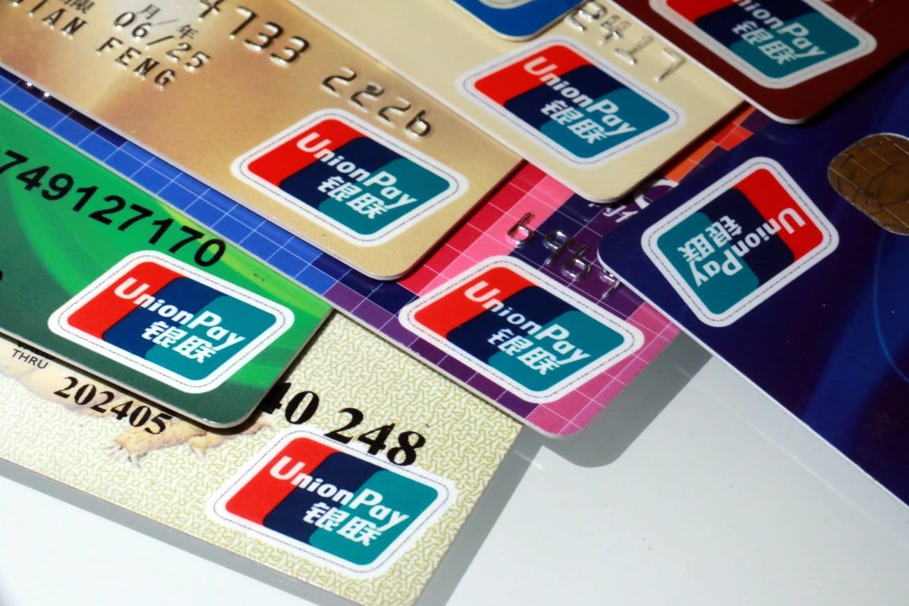 Китай не оправдал надежд оставшейся без Visa и MasterCard России из-за страха санкций 