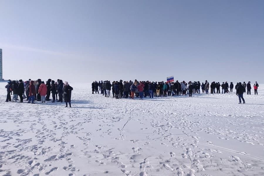 ​Протесты в России: ОМОН вытеснил протестующих на хрупкий лед Амурского залива во Владивостоке, кадры