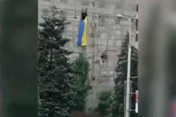 Донецк - это Украина: невероятные кадры, как патриоты в День Конституции "дали пощечину" оккупантам