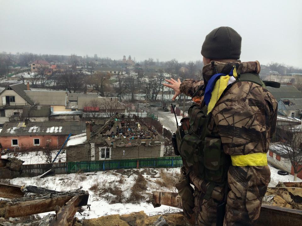 Украинский беспилотник запечатлел тяжелое вооружение "ДНР" прямо на улицах Донецка