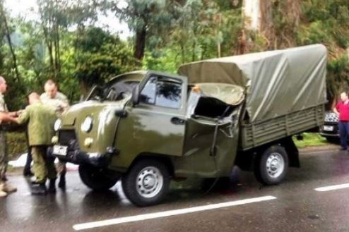 Оккупантам мстят даже деревья: в Абхазии грузовик с российскими военными насмерть раздавило эвкалиптом - кадры
