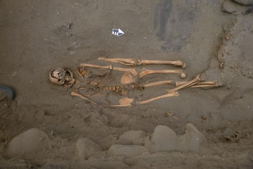 Археологи были потрясены находкой в древних захоронениях на побережье Перу - кадры