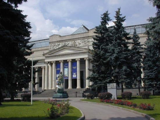 Российские СМИ опубликовали новость о масштабном пожаре в Пушкинском музее в Москве