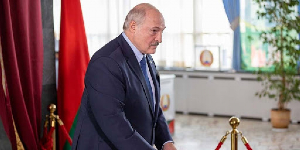 Лукашенко отреагировал на вывешивание "польских флагов" в Беларуси