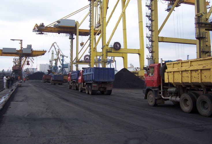 В украинский порт "Южный" прибыл третий балкер с углем из ЮАР