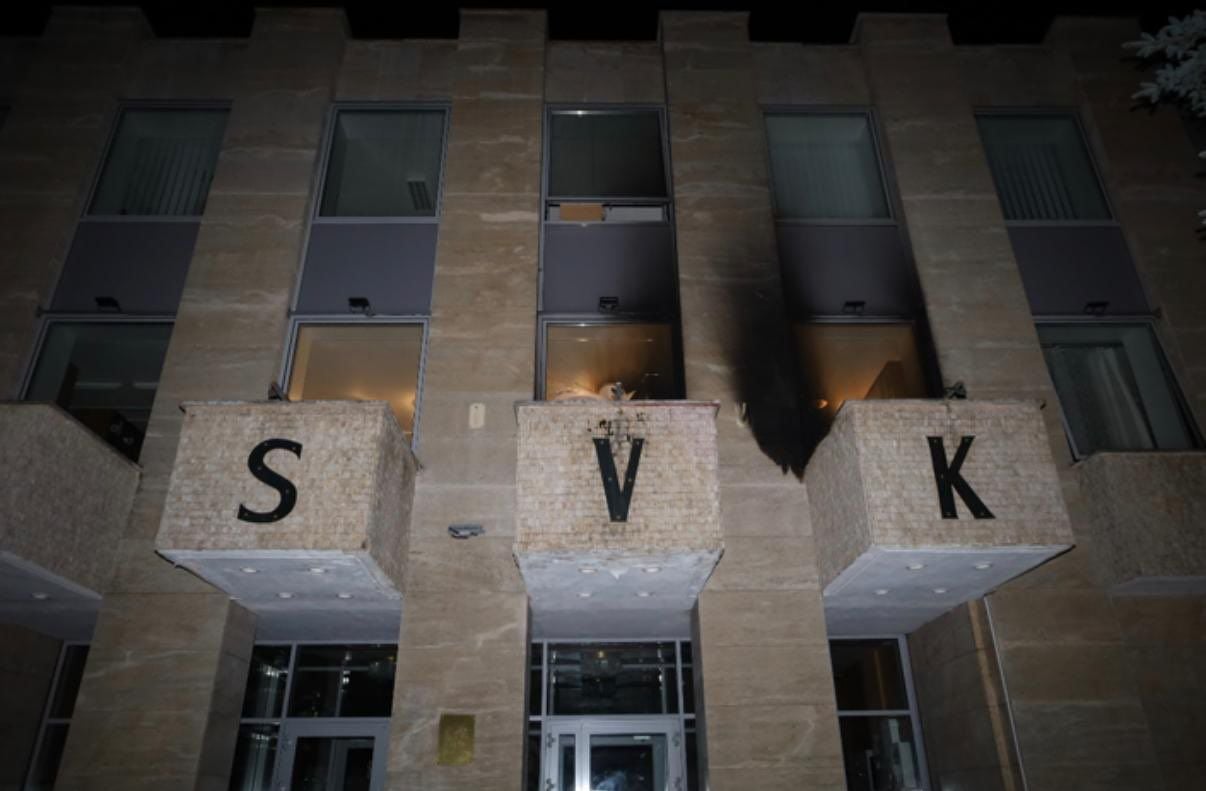 В столице Чехии неизвестный пытался поджечь "Русский дом": первые подробности