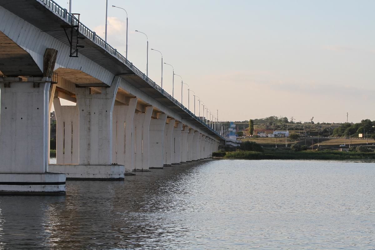​РосСМИ выложили в Сеть кадры с Антоновского моста, а коллаборанты дали комментарий