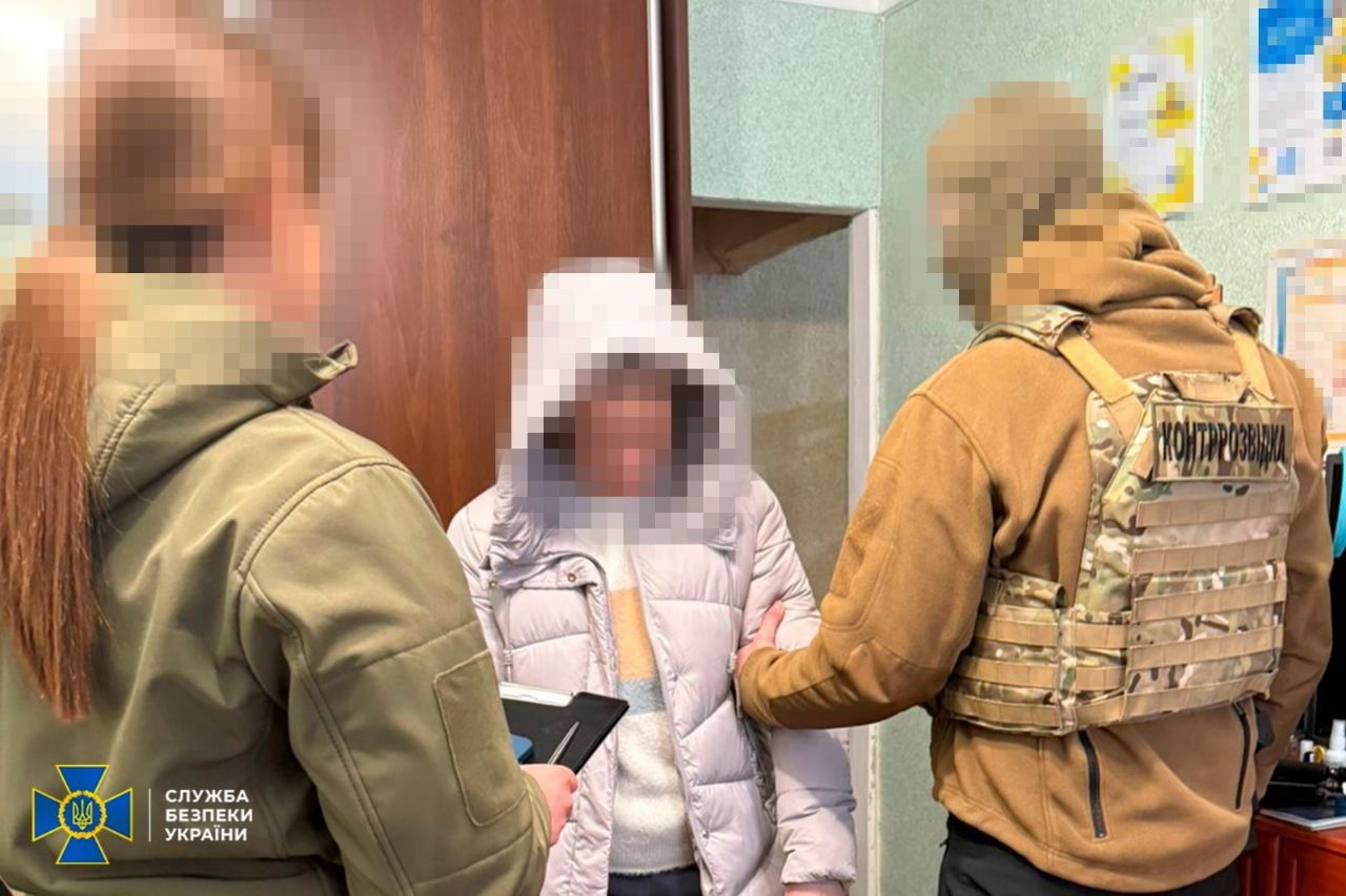 СБУ задержала в Сумах продавщицу магазина: помогала мужу, агенту ФСБ в РФ, корректировать удары по ВСУ