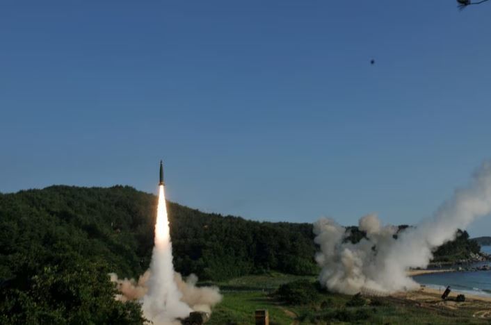 США могут предоставить Украине дальнобойные ракеты ATACMS с начинкой из кассетных бомб – Reuters