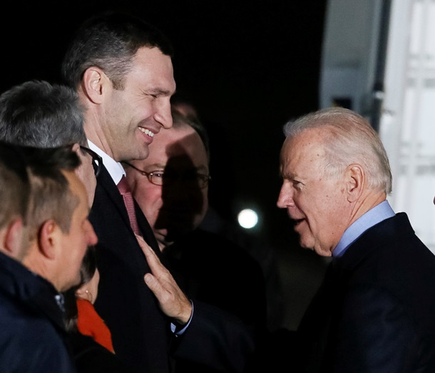 В столице Украины приземлился самолет вице-президента США Джо Байдена